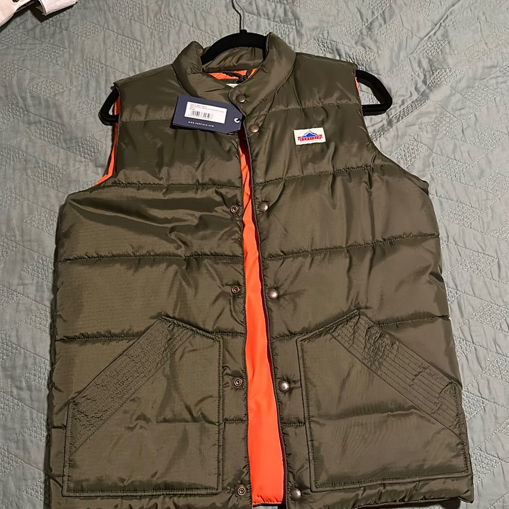 Penfield vest with tags! Men’s size small, but a unisex style!